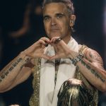 robbie-williams-soiled-himself-onstage-in-an-embarrassing-incident