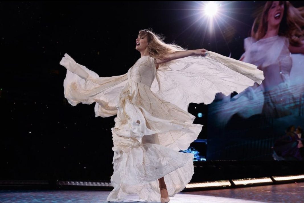 taylor-swift-loses-$12,000-diamond-ring-at-the-vmas