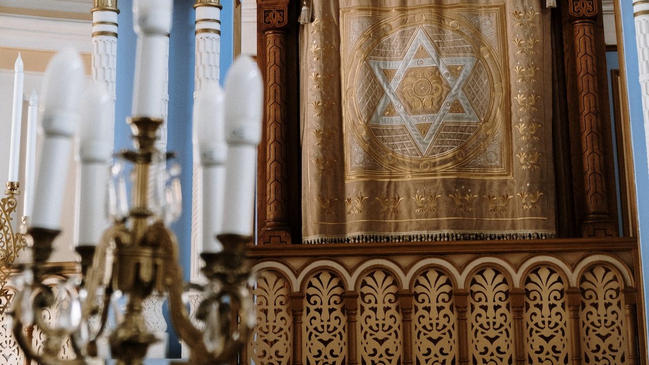 the-synagogue-and-biden’s-mysterious-background