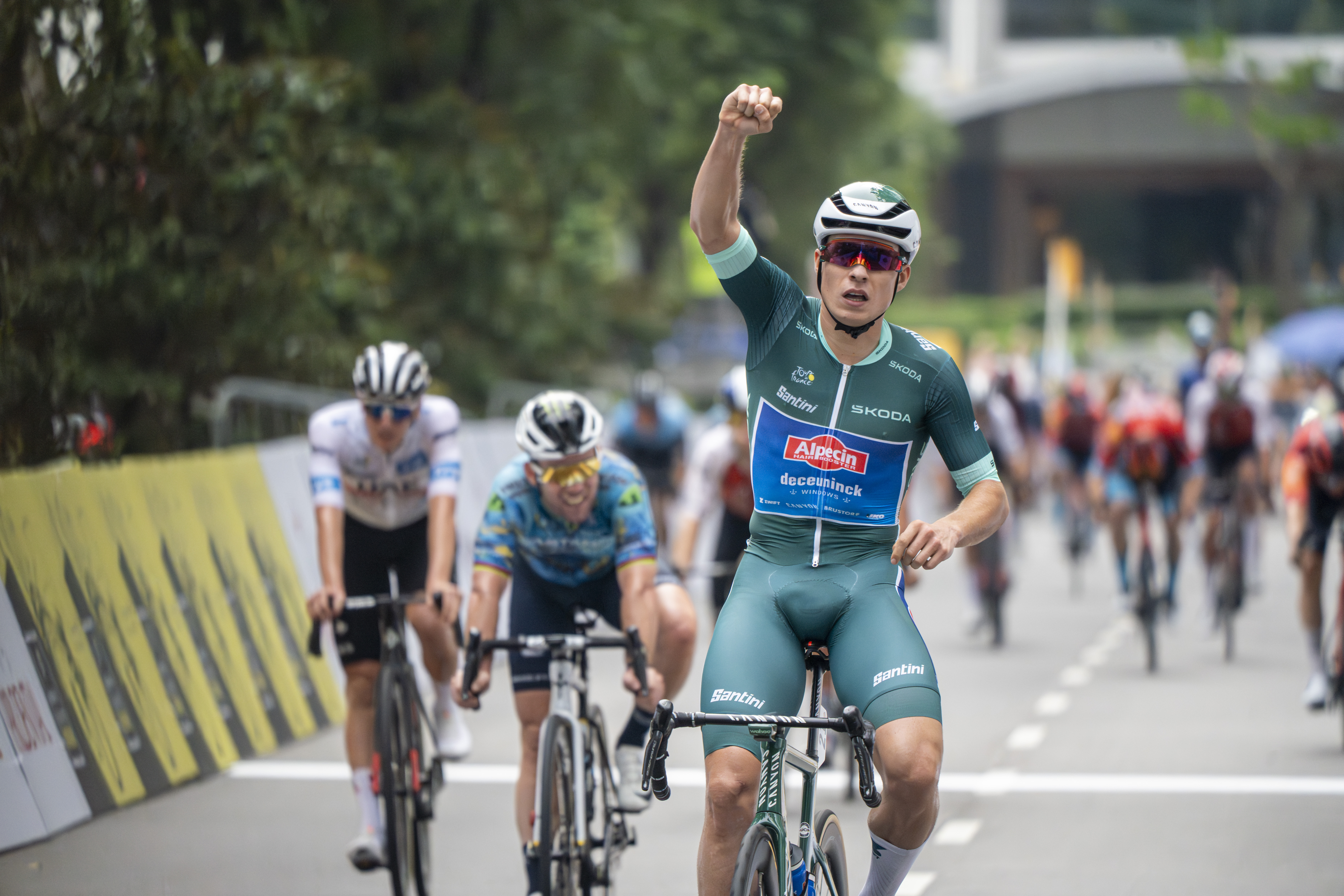 Philipsen pips Cavendish and Pogacar to win 2023 Tour de France Prudential Singapore Criterium