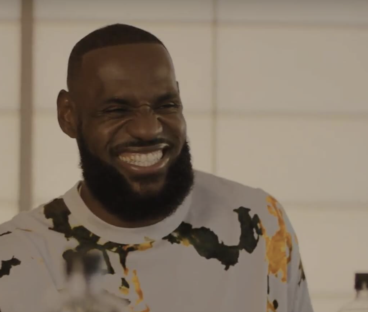 social-media-users-unhappy-with-lebron-james-not-sitting-down-during-american-national-anthem 