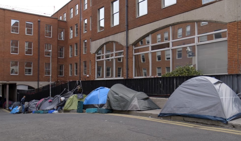 uk-homeless-refugees-to-spend-christmas-on-the-streets?