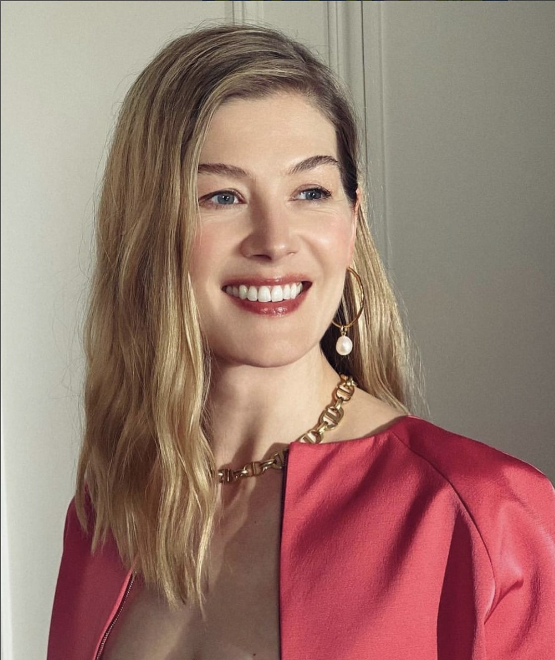 rosamund-pike-gets-candid-about-saltburn,-the-most-talked-about-film-of-the-year