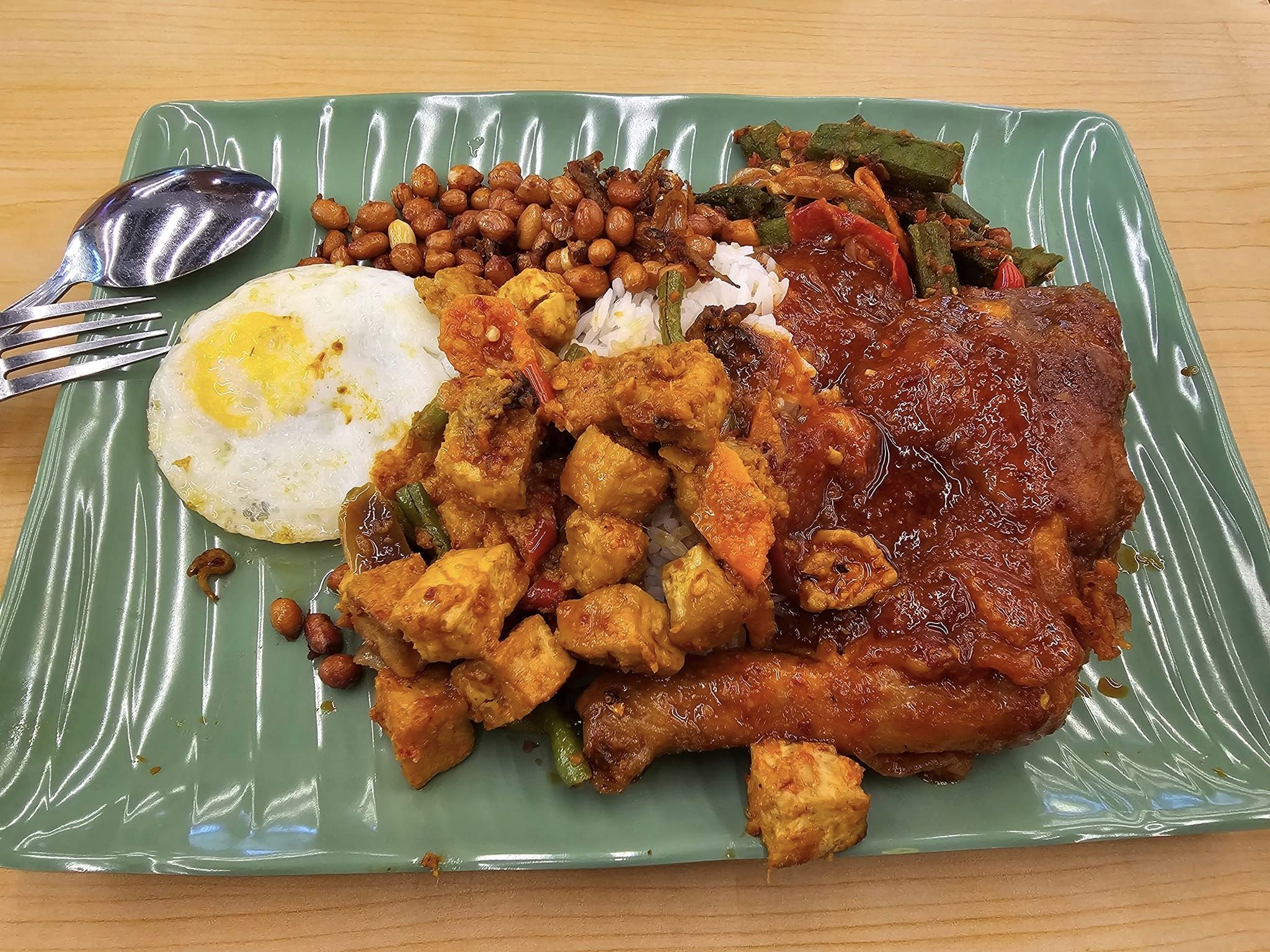 S$17.20 for Nasi Padang; customer says, “i just got scammed”