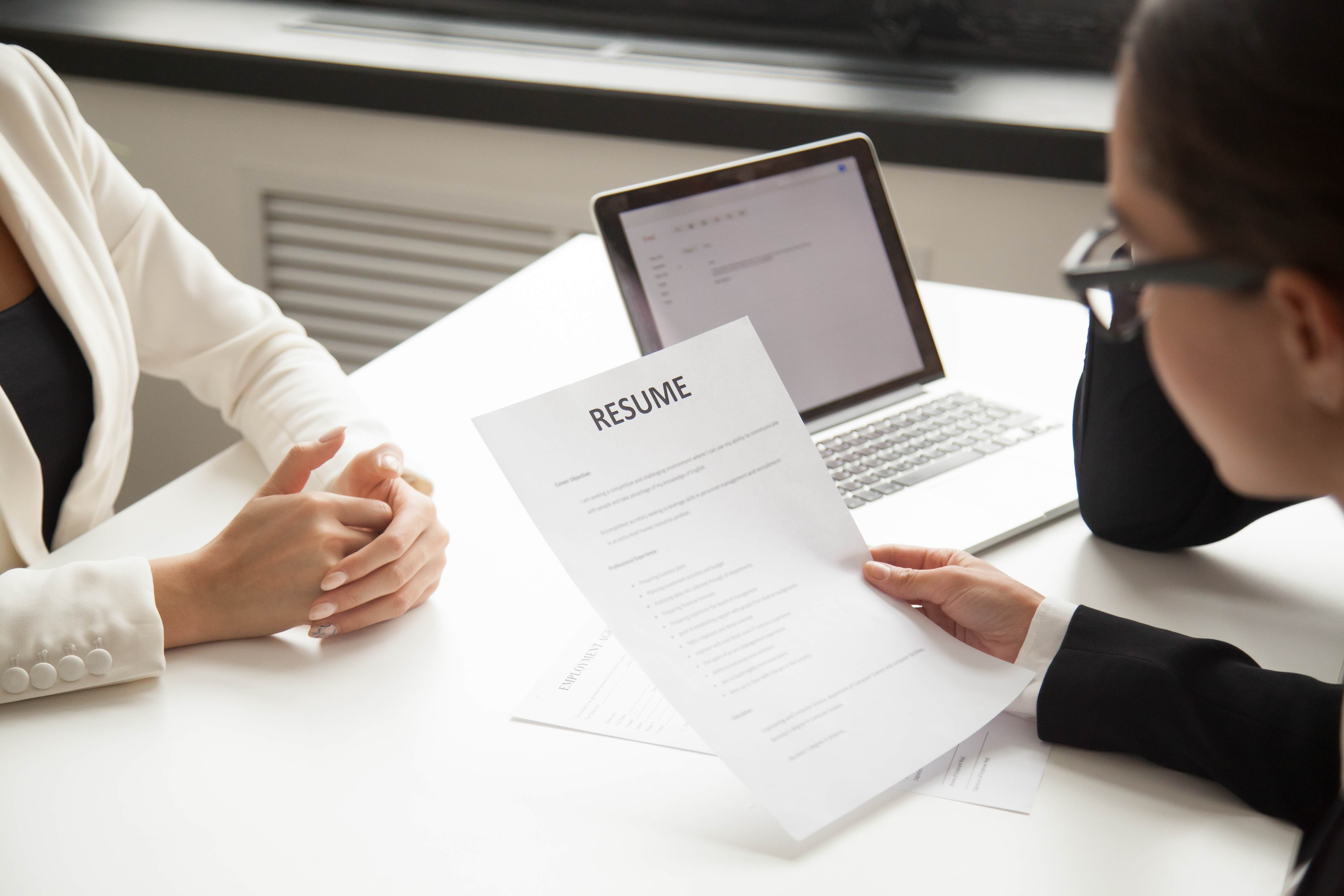 Fresh graduate asks if she should leave out her “failed job probation” period from her resume
