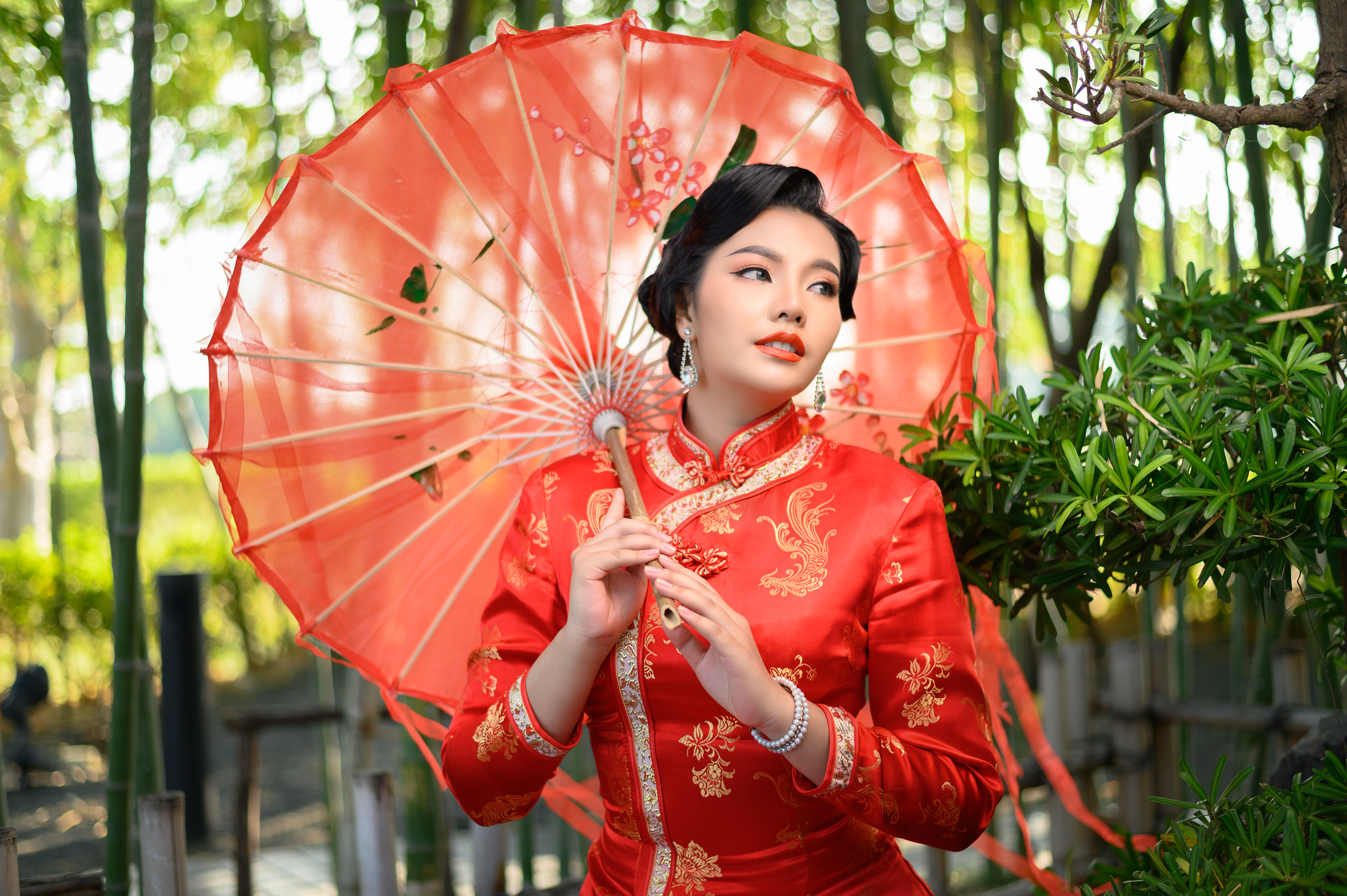Why Gen Zs not dress up for CNY? And what's with the skimpy clothing and wearing black?