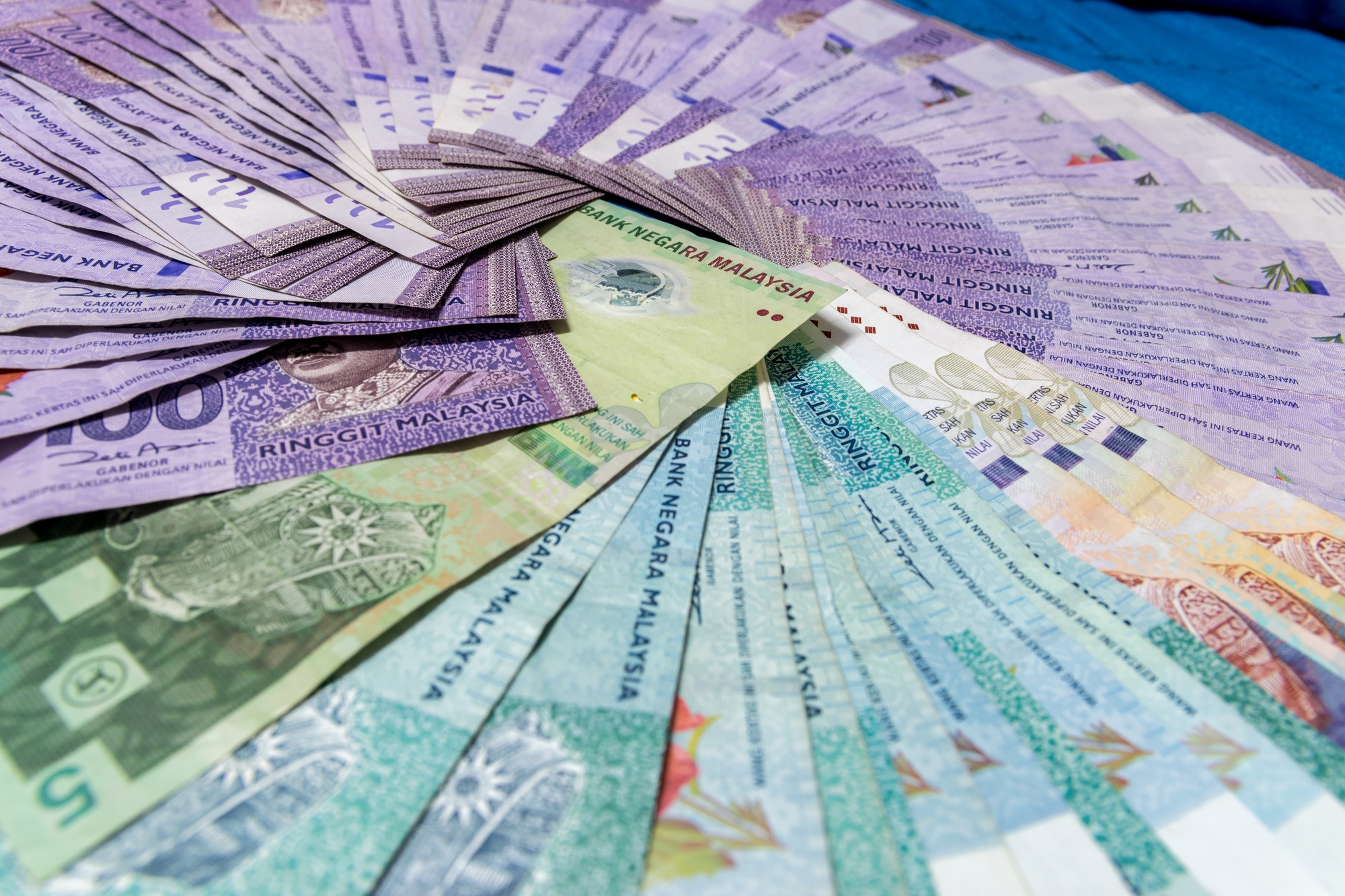 "Shrinkggit" — Strong Singdollar doubled job applications from Malaysia