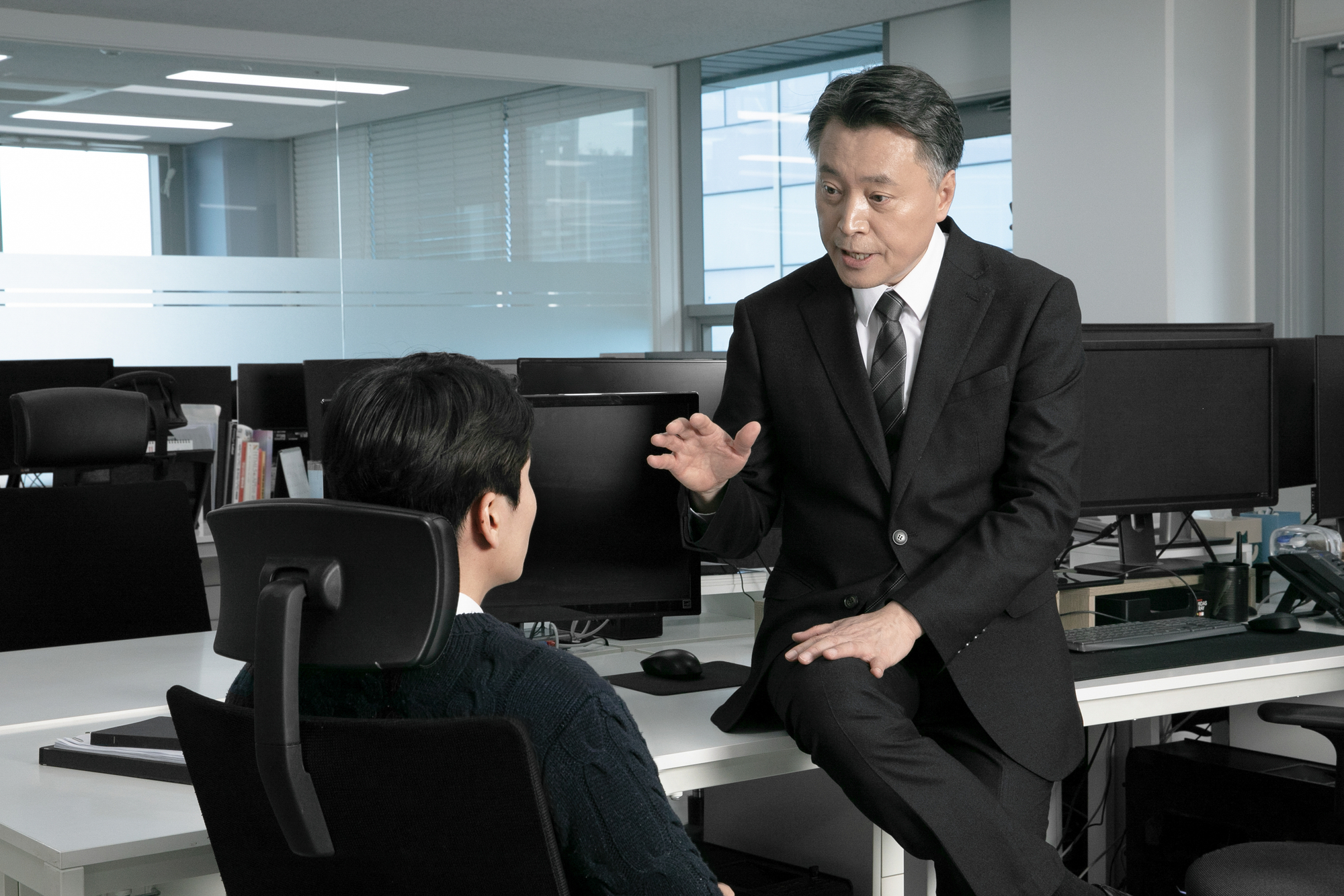 SG employee says "his boss makes him feel guilty for going on public holiday or taking annual leave"