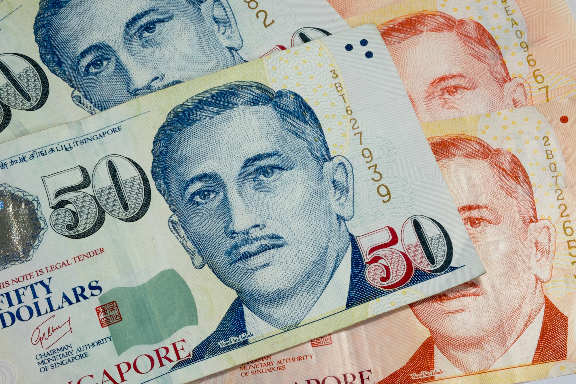 50 and 10 Singapore dollar bills