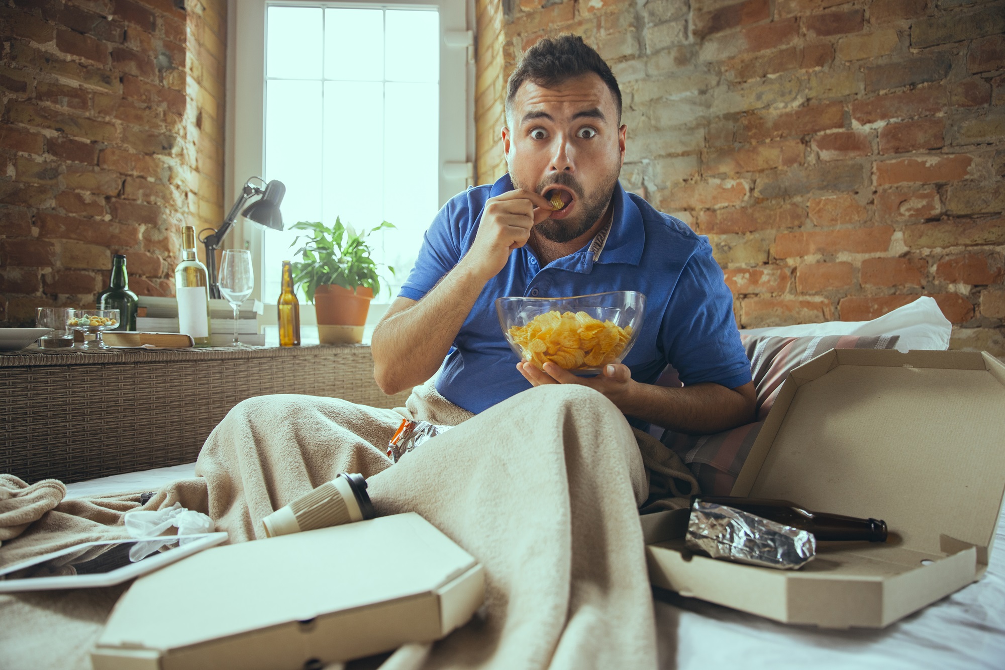 Woman says her husband doesn't help with household chores; he watches “TV shows” instead
