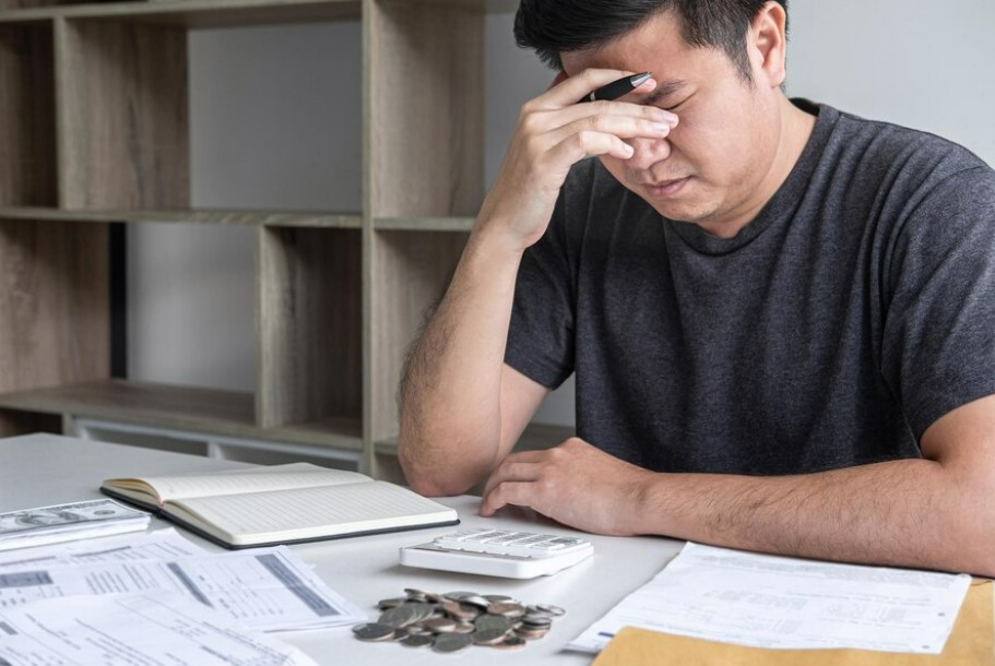 30yo with no savings asks, "How do I get over my financial anxiety?"