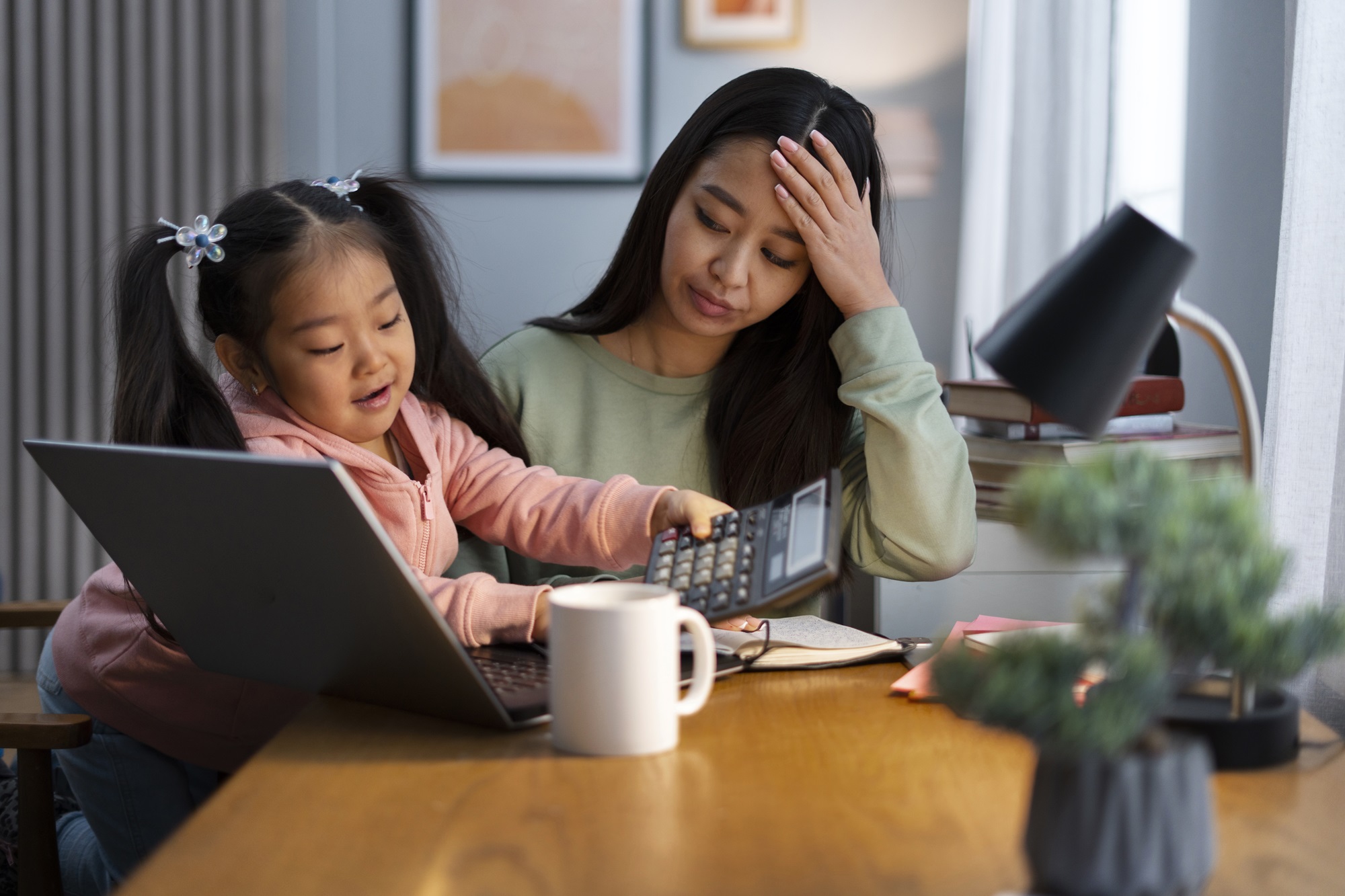 "How do you cope?" — Singaporean parent struggling with childcare ask for advice from other parents