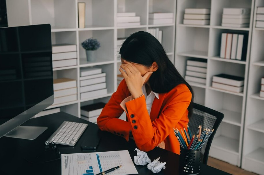 Nurse offered $2000 salary plus $500 housing allowance asks, 'Will I be able to survive on that?’