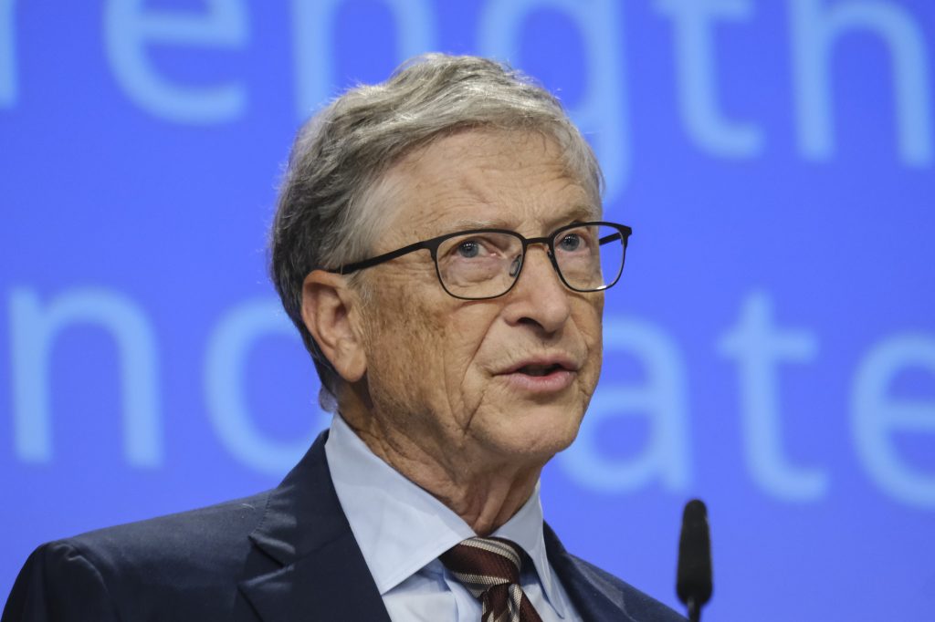 Bill Gates’ Summer Reading List Encourages Acts of Service and Deeper