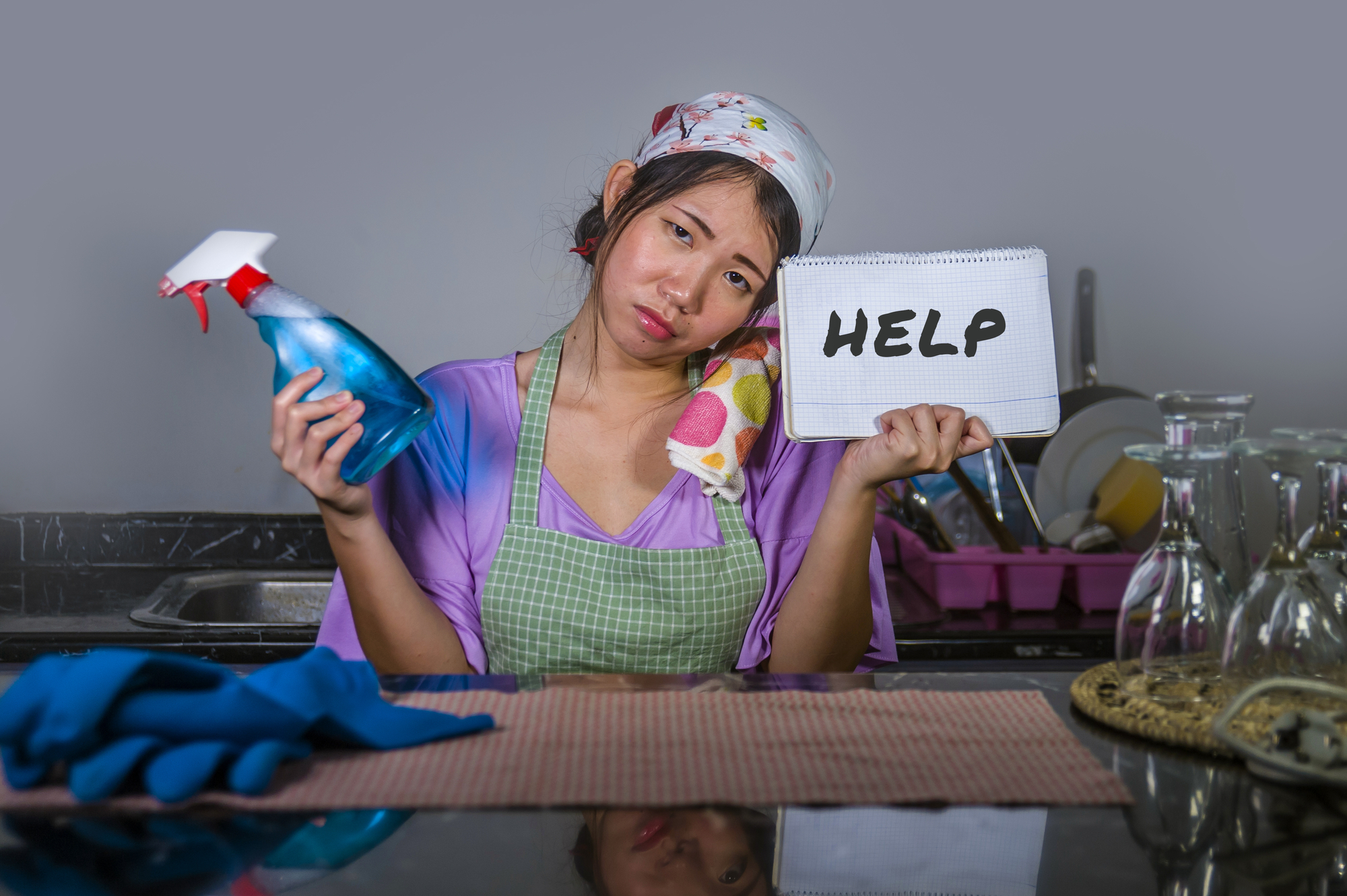 Woman asks for help because her "mum is too harsh on their helper"