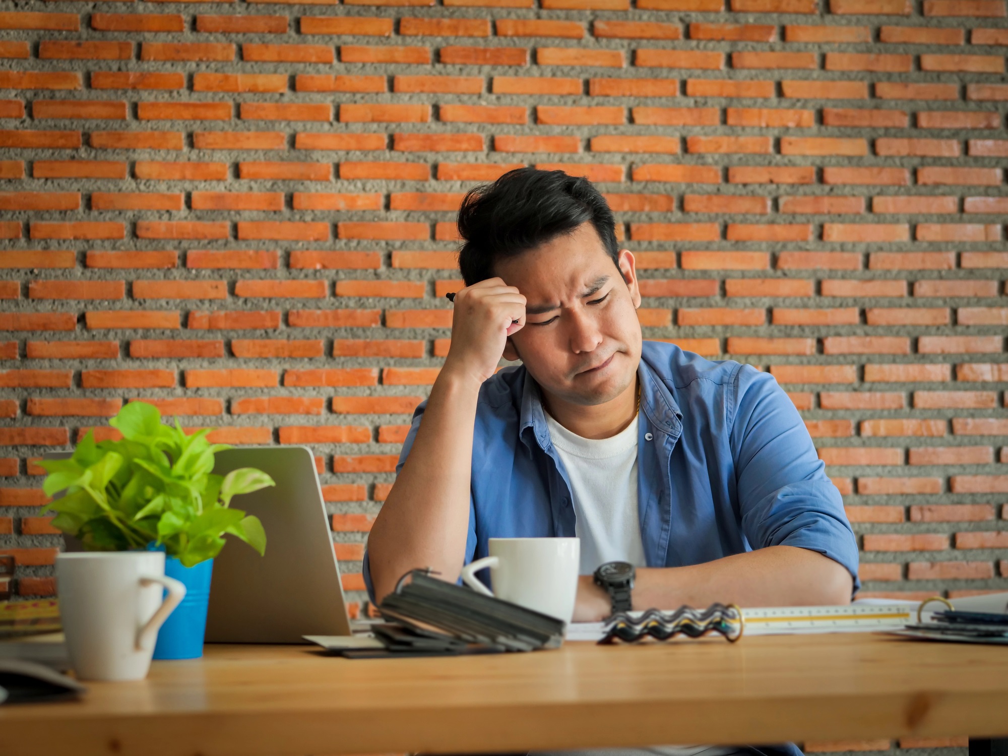 "Is it easy to find a job for people in their 40s?" — Singaporean wanting to resign from his "depressing" job asks