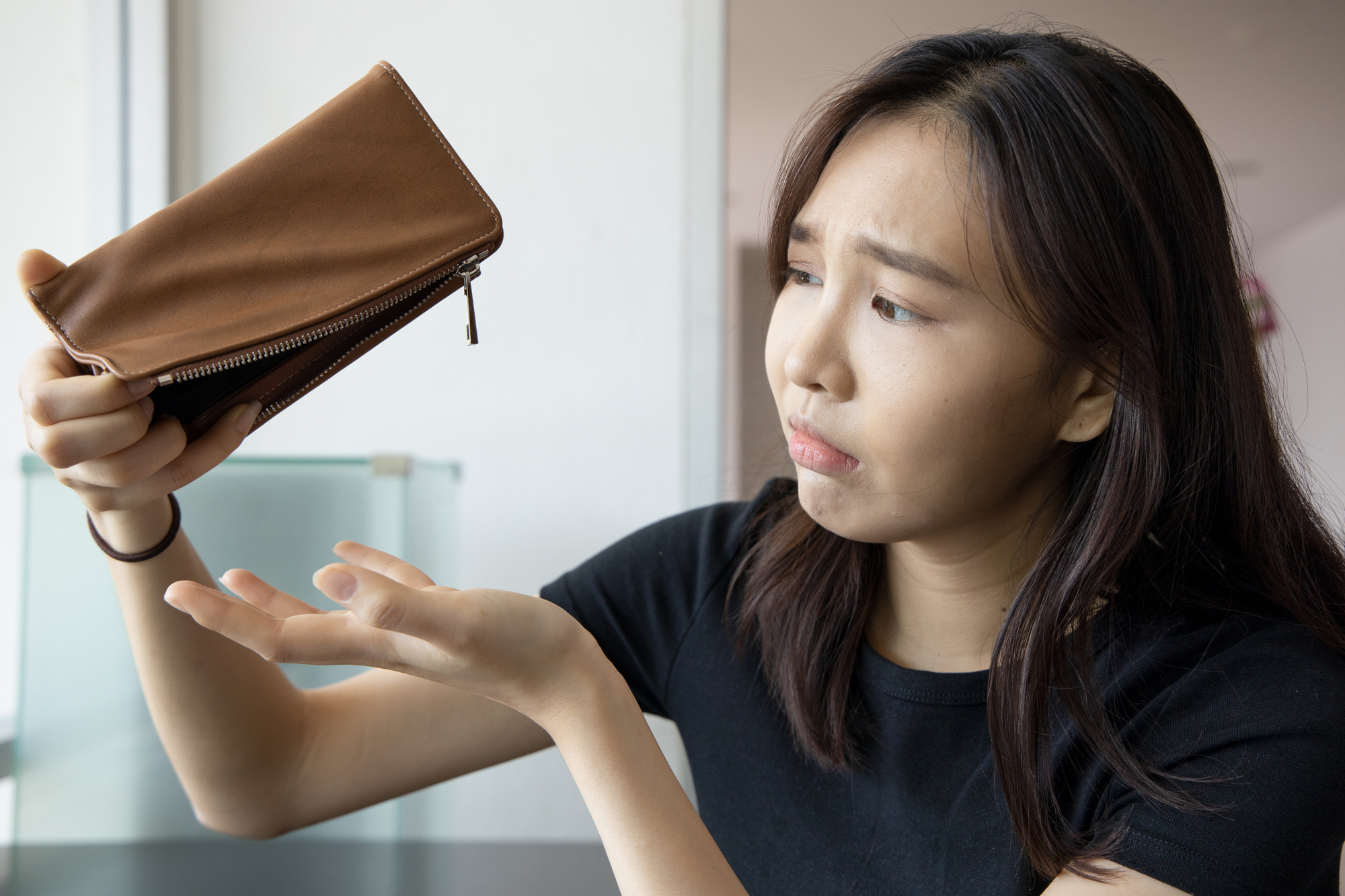 Poly student who spends $20-30 on food daily says, "Singapore's cost of living is so depressing these days"