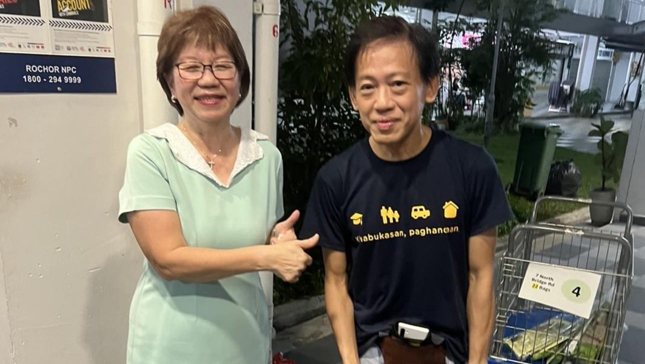 Denise Phua Lay Peng and Looi, the man who spends 8 hours a day clearing litter