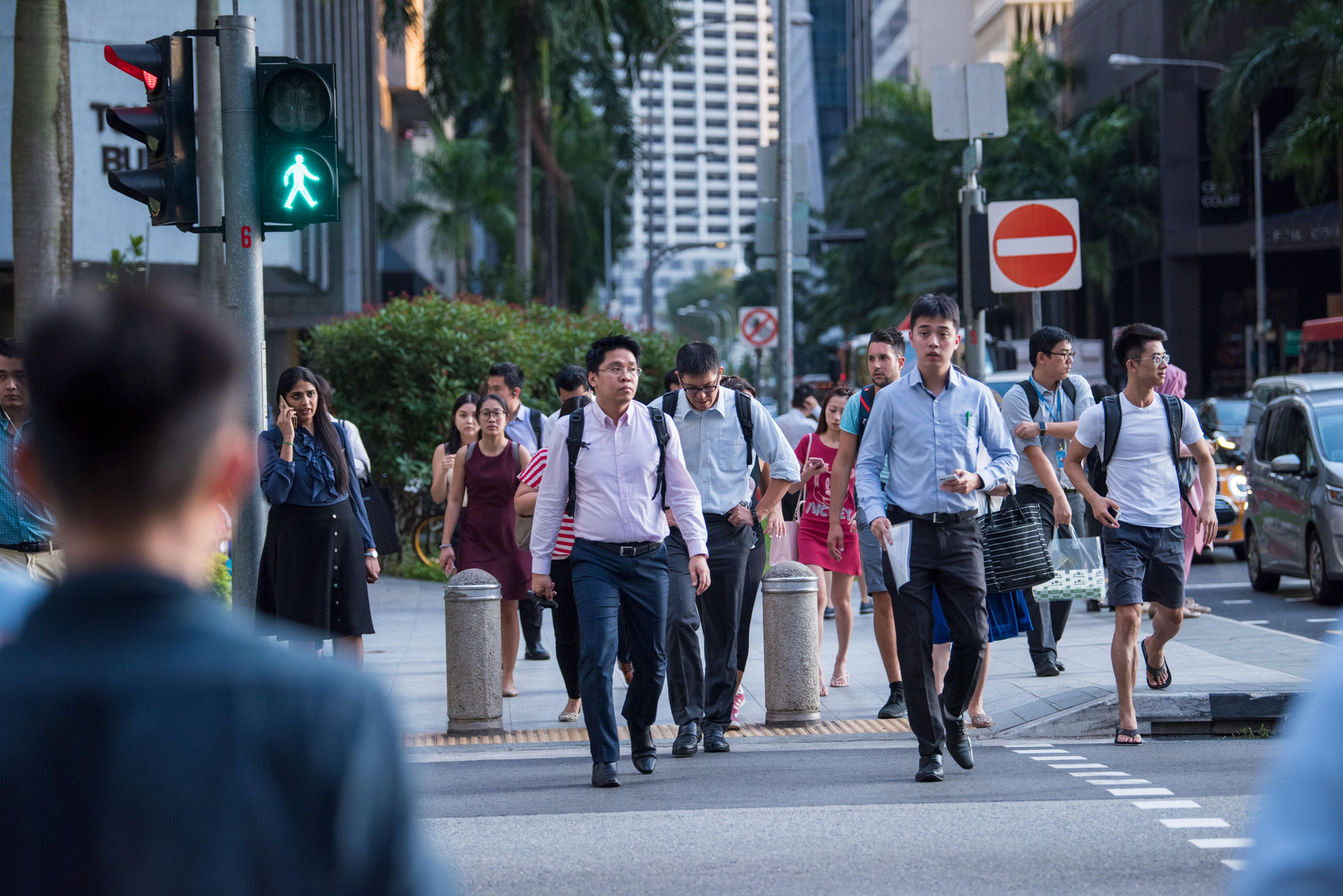 Requiring workers to return to office 5 days a week could be an effort to reorganize staff—HR experts