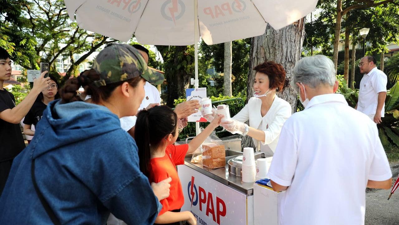 MP Low Yen Ling distributing ice cream at Jalan Remaja