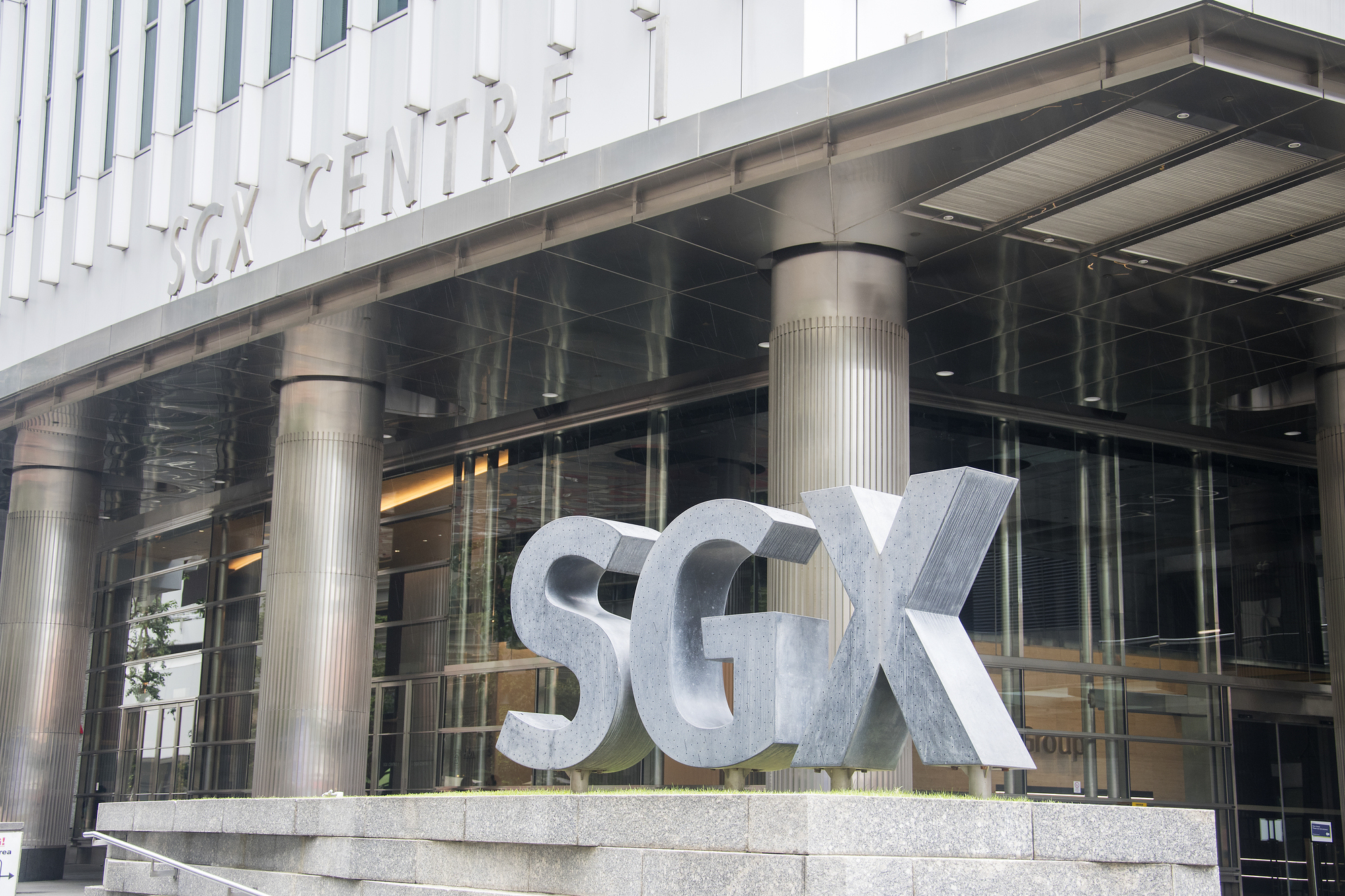 Singapore stocks started December on a positive note on Monday—STI rose 0.7%