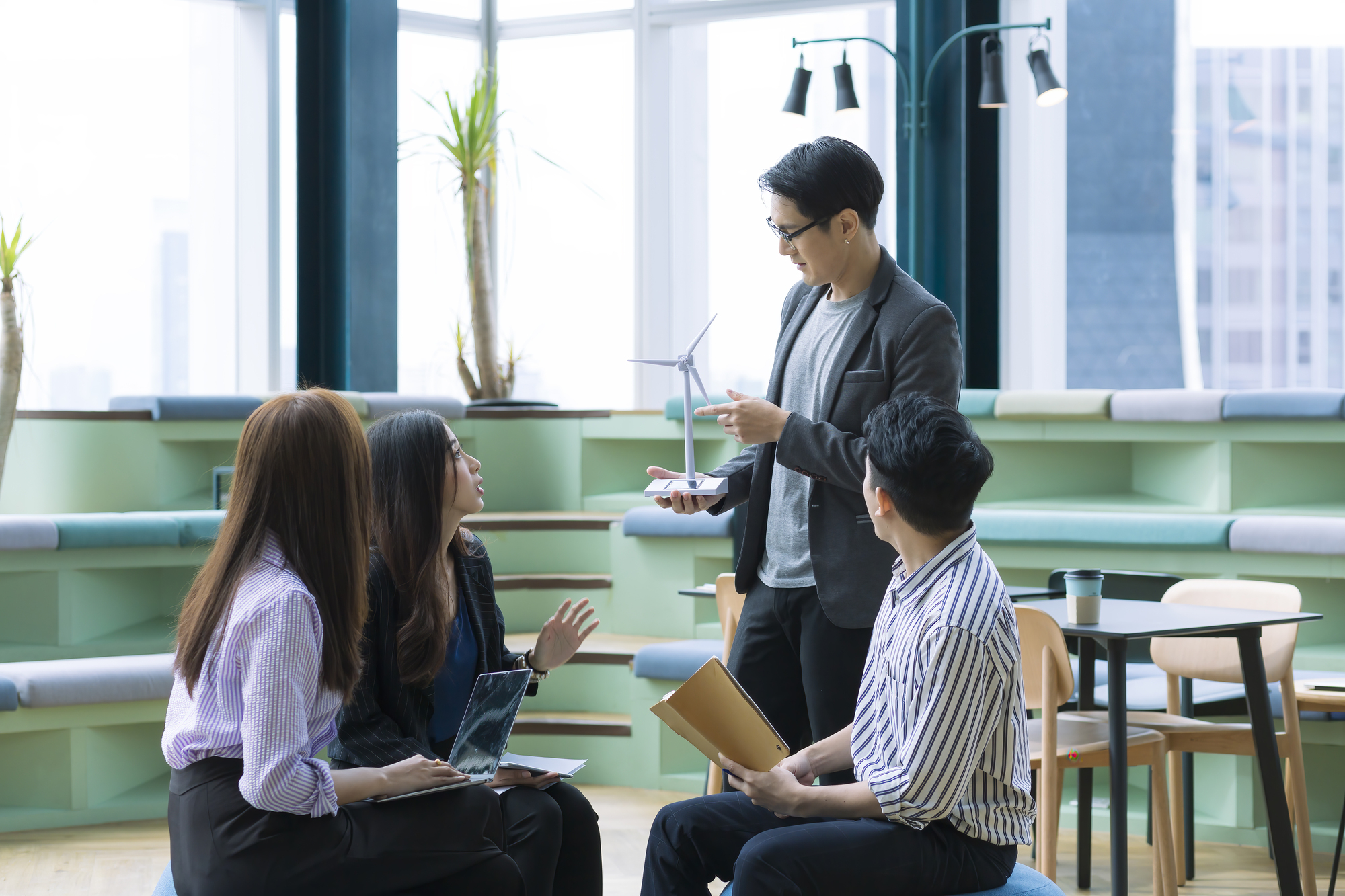 Singapore’s resident employment rose 4,000 in Q3, retrenchments drop to 3,050