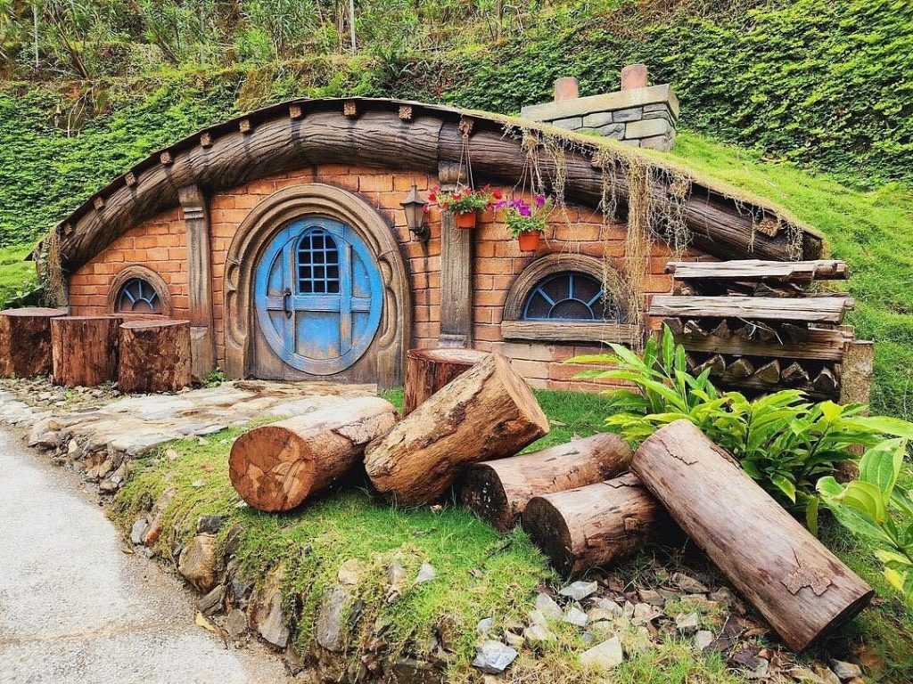 Hobbitoon Village