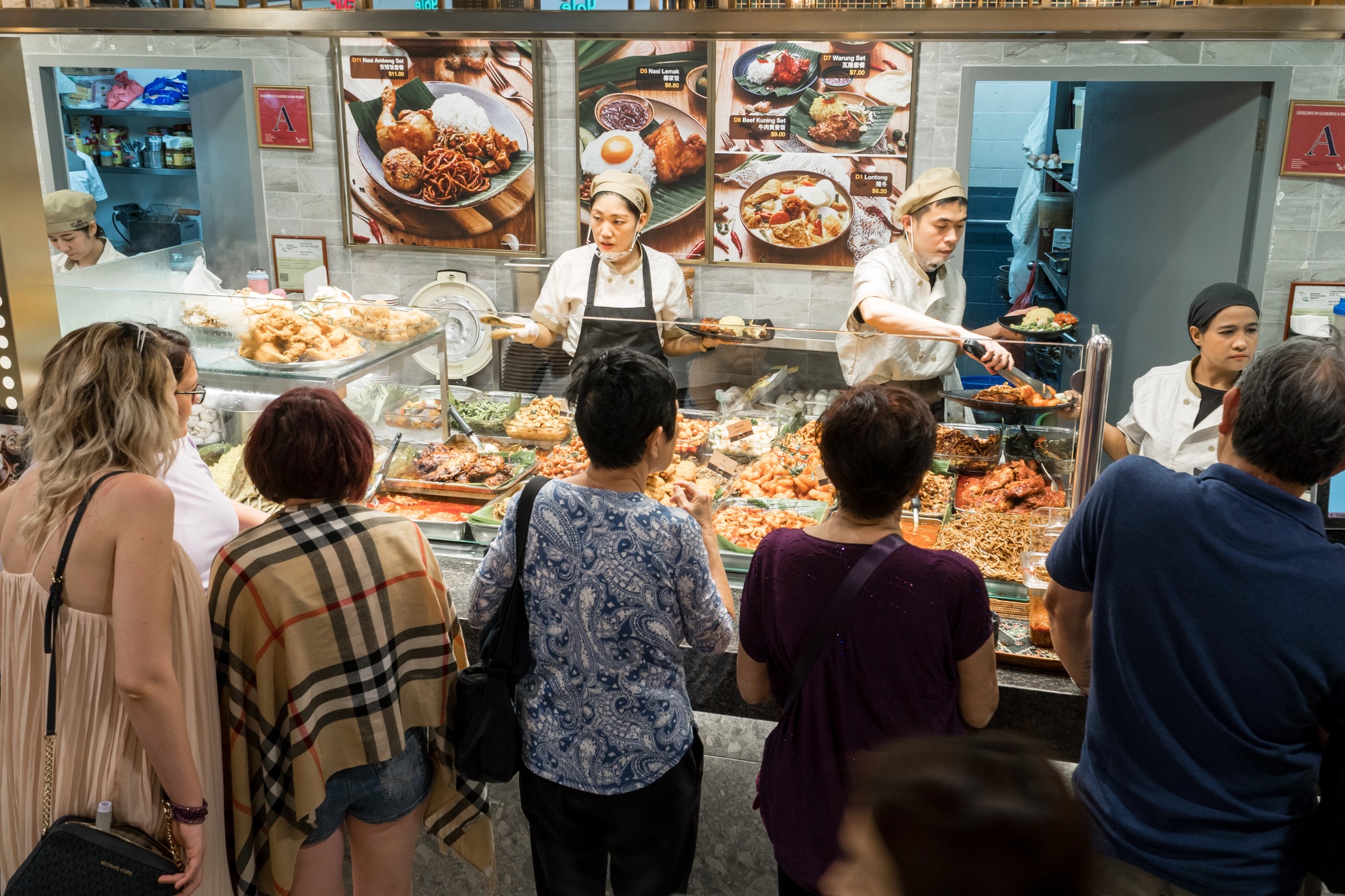China tourist slams Singapore's food as 'expensive and bad-tasting' sparks heated debate online