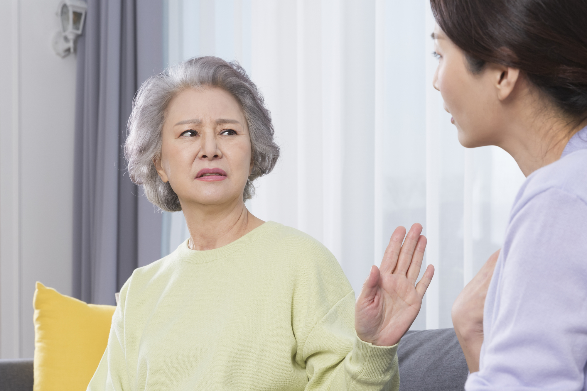 Jobless daughter who gives her mum S$1.9K/month from her savings says her mum still tells her, "You don't give me enough"