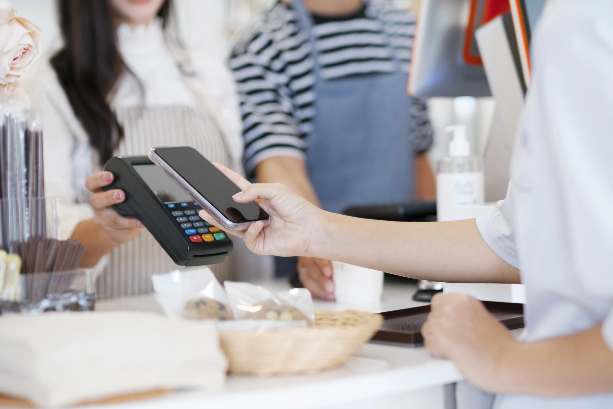 Singapore & Malaysia going cashless, with e-wallets being the favourite way to pay for Malaysians