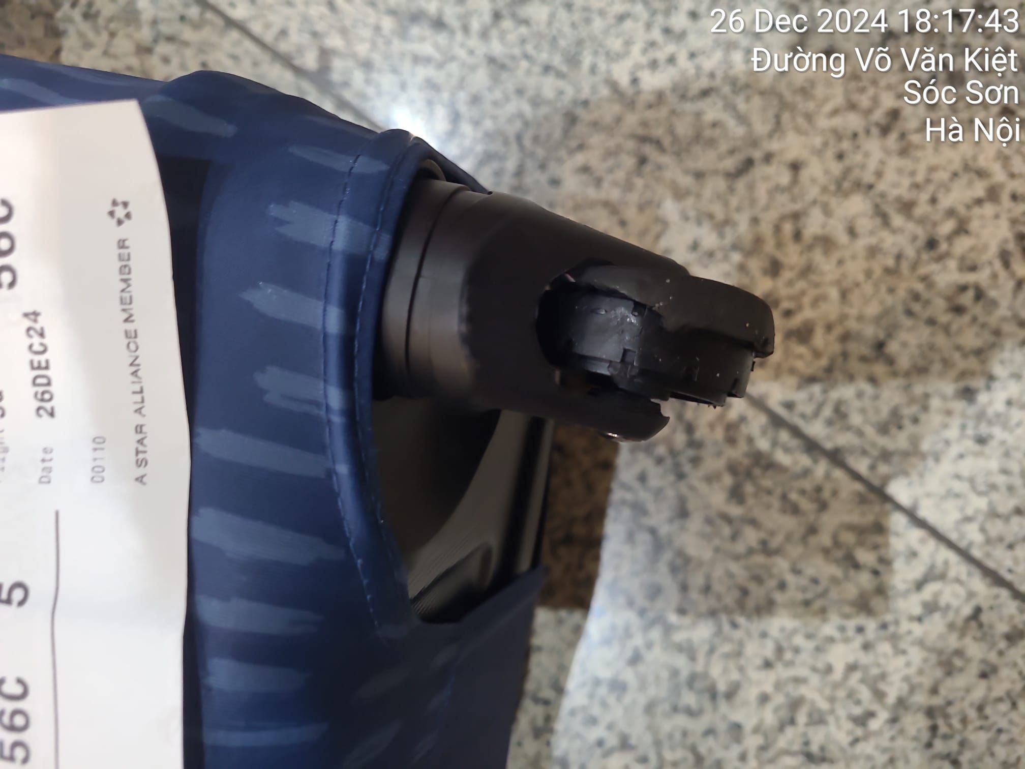 Man complains after SIA refuses to compensate damaged wheels on his luggage, but others tell him it’s due to wear & tear