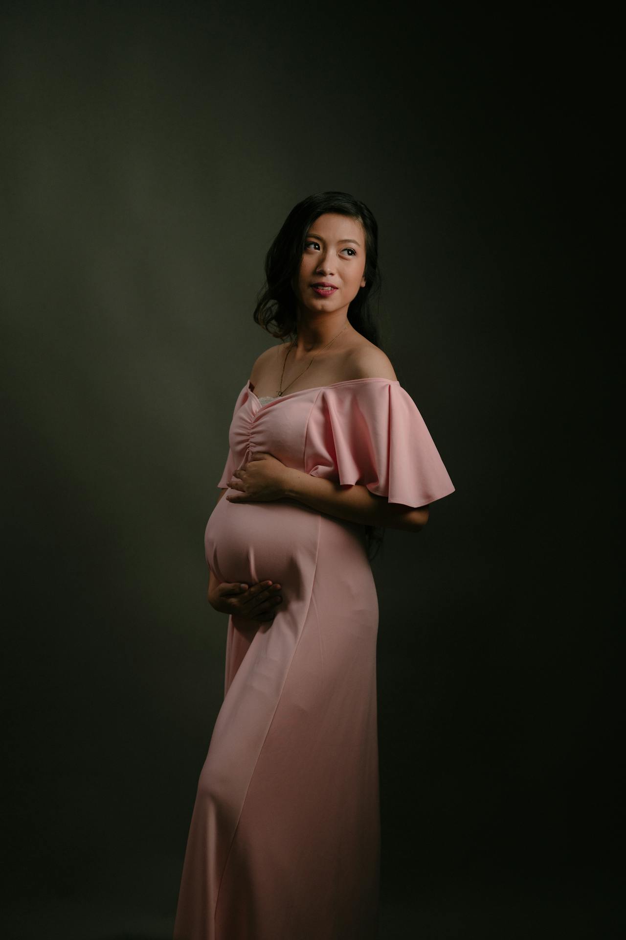 China's shocking new trend: Single women fake their baby bumps for pre-birth photoshoots, stirring cultural backlash