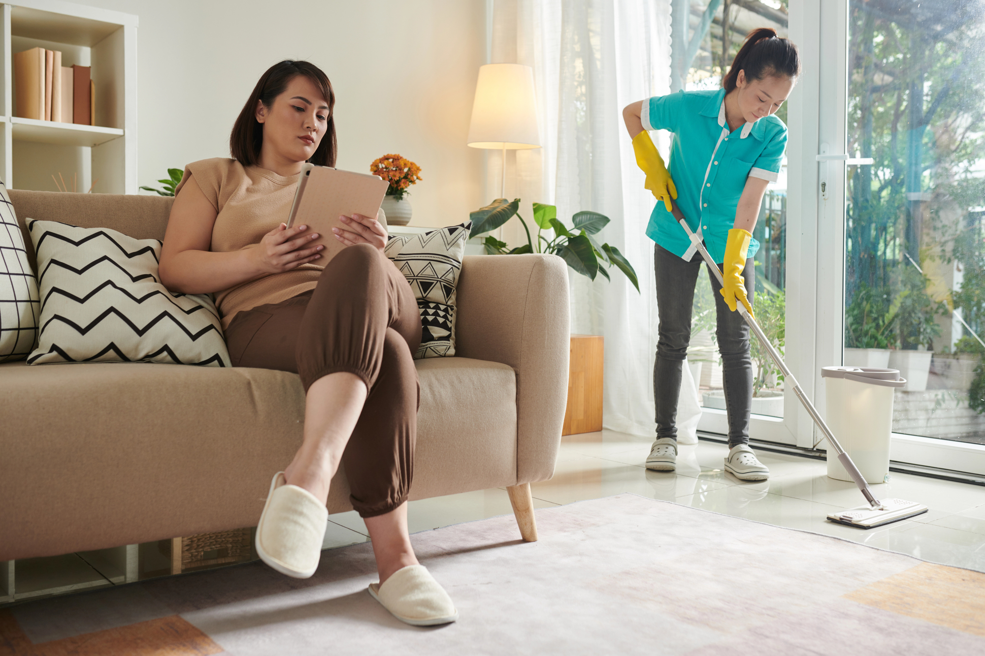 Helper likes to sing out loud, employer says 'it is very distracting'