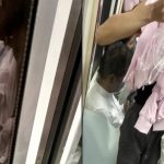 “Eating porridge in MRT… legend” — Passenger raises concern after seeing another passenger eating porridge on public transportation