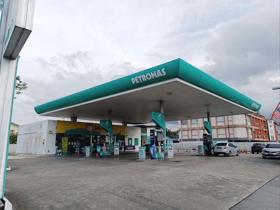 Petronas to cut jobs in H2 2025 as profit falls to S$16B amid global volatility, lower oil prices