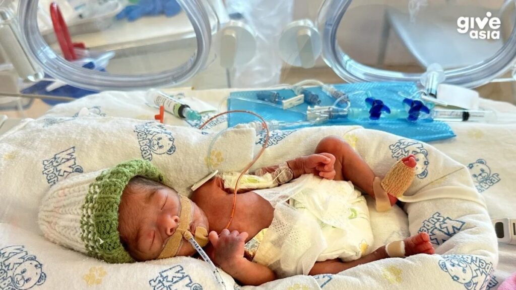 Baby Born At 28 Weeks Weighing Less Than A Bag Of Rice Fights For Her Baby born at 28 weeks weighing less than a bag of rice fights for her