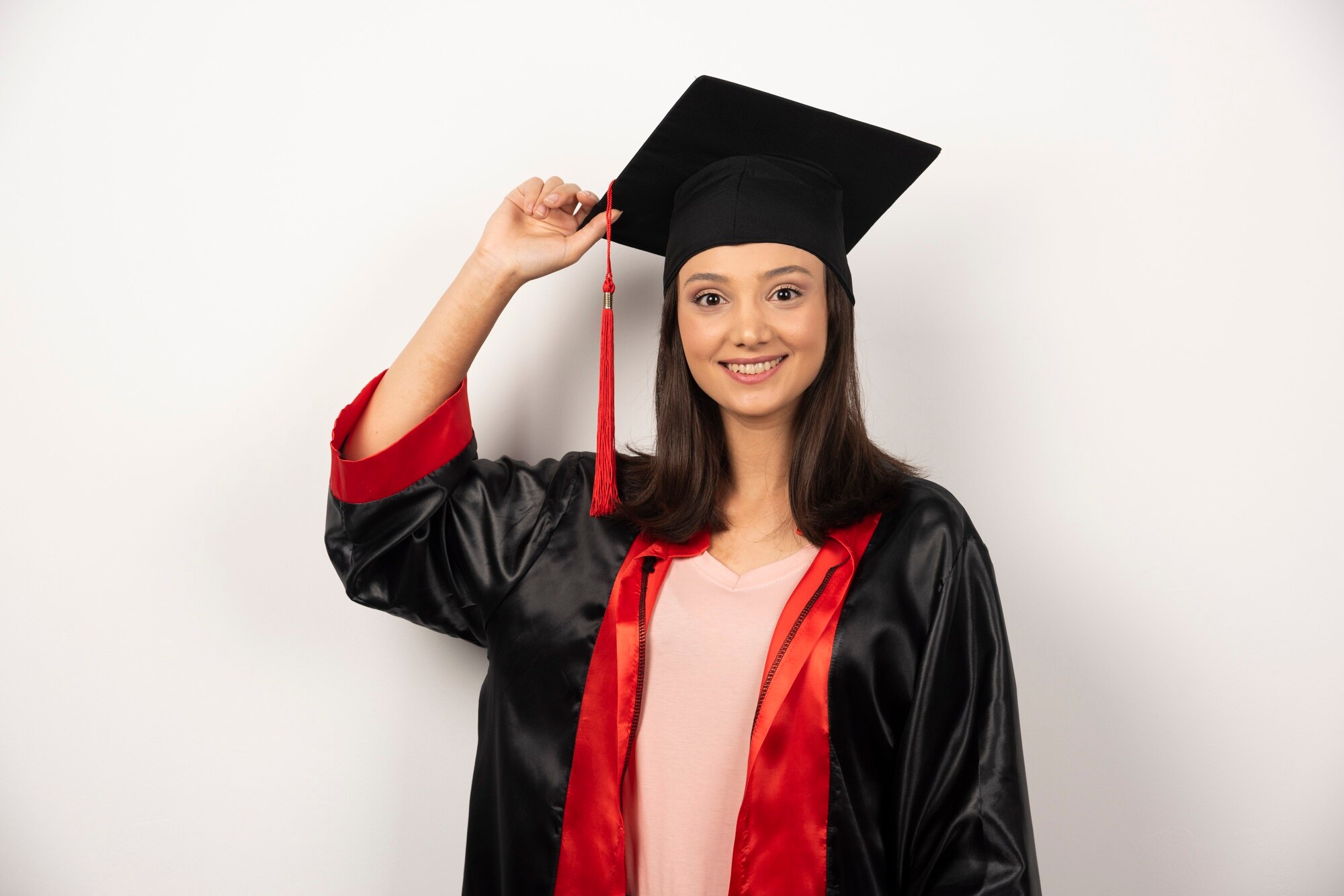 Salary for fresh graduates higher in 2024, but fewer were employed 6 months after finishing uni