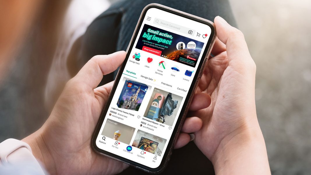 Man's hand holding a phone.