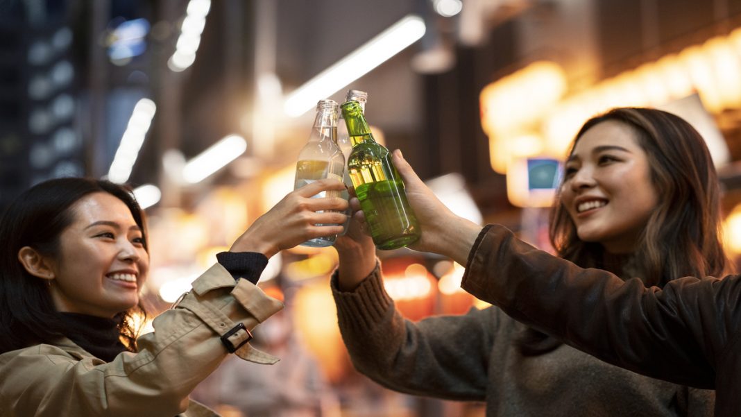 Friends clinking bottles