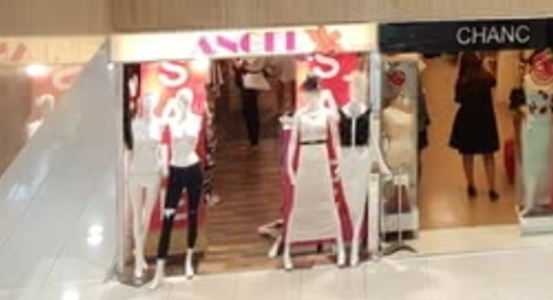 'This is daylight robbery!' — Woman stunned by $1,097 bill for 2 blouses and 1 shorts at Far East Plaza boutique