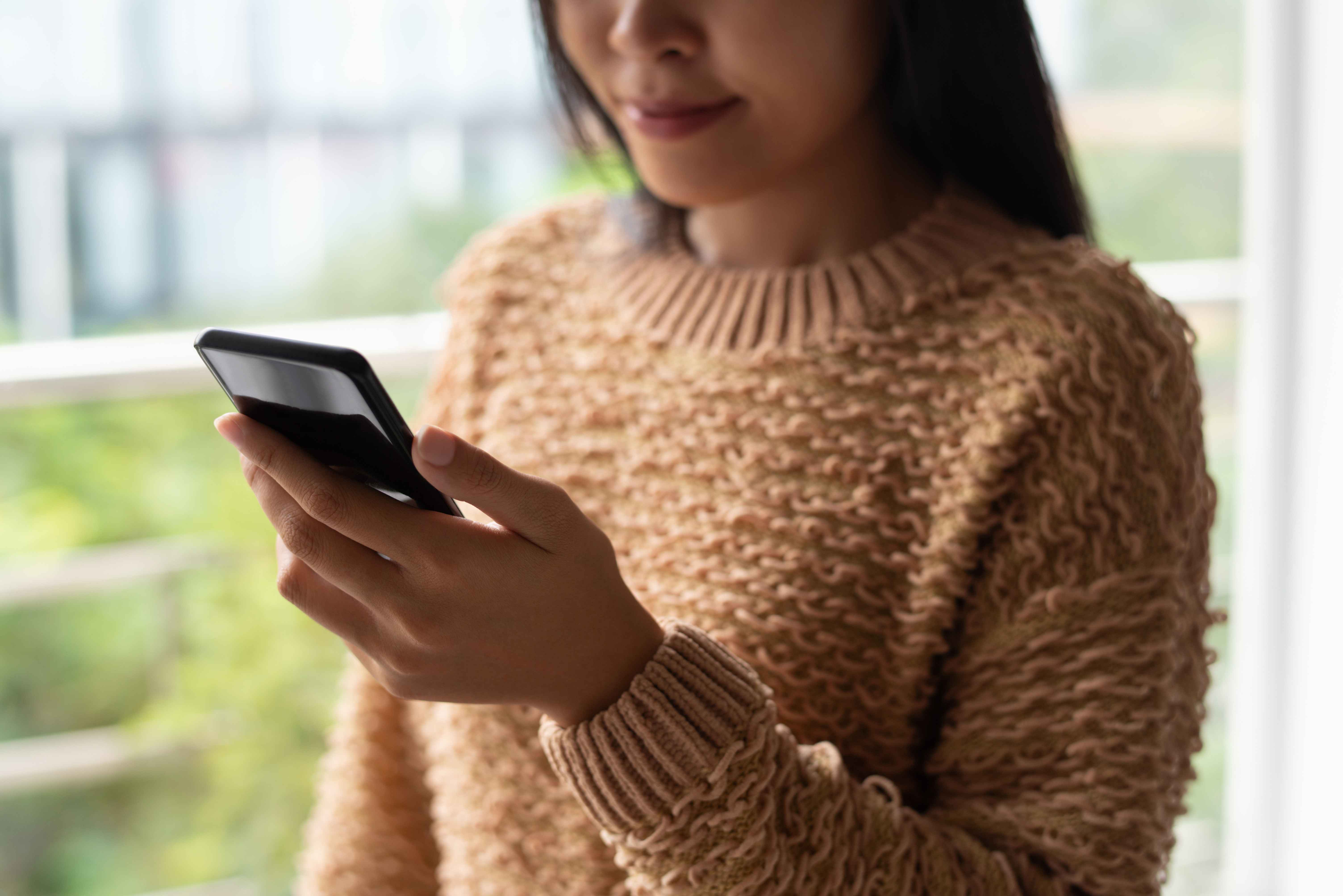 Man reconsiders BTO plans after wife repeatedly lied about using male online streaming app and spending over S$3k on virtual gifts