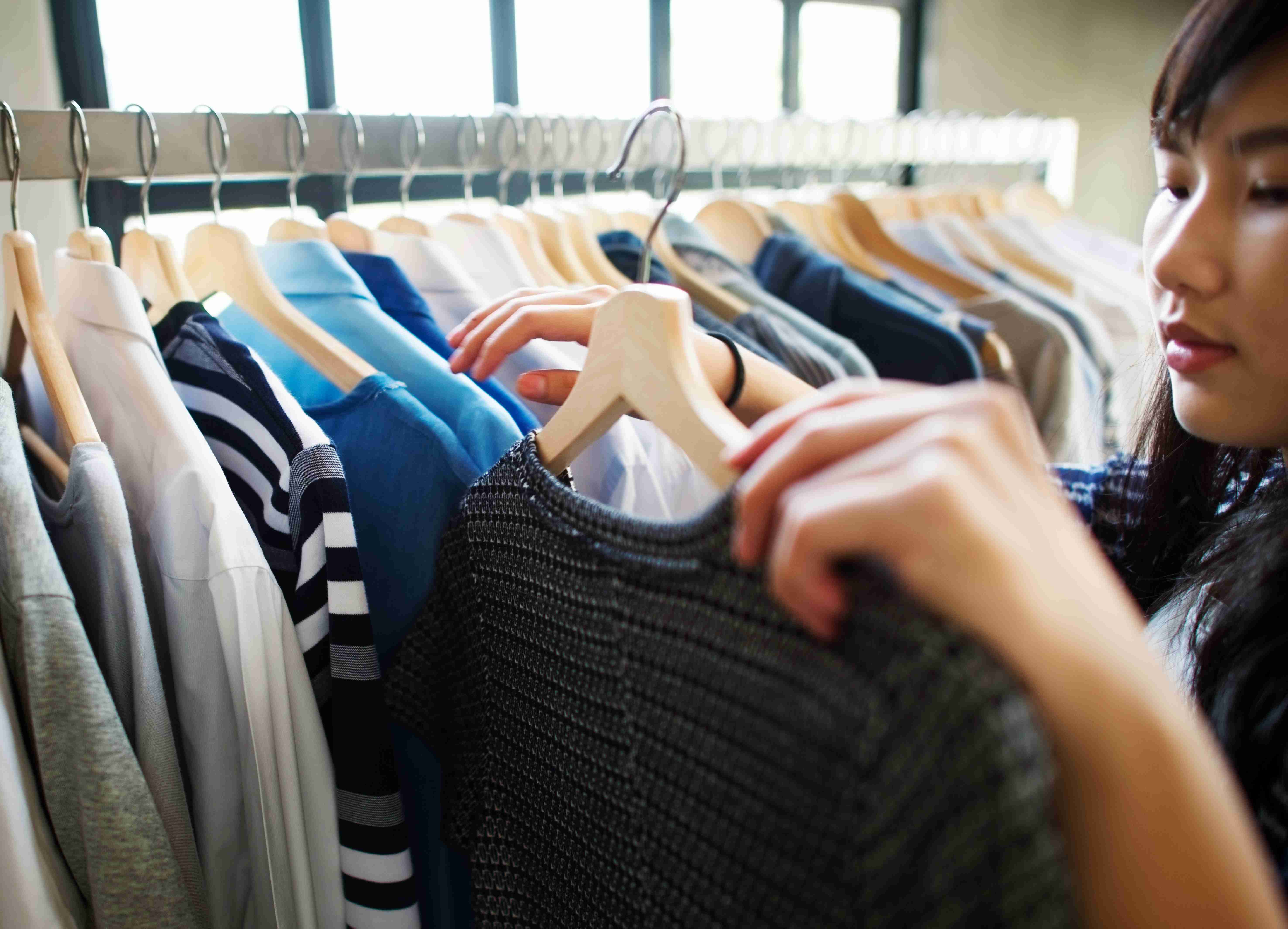 ‘She came out with a different shirt and hairstyle’ — Employer discovers maid used belongings without permission, considers installing CCTV in master bedroom