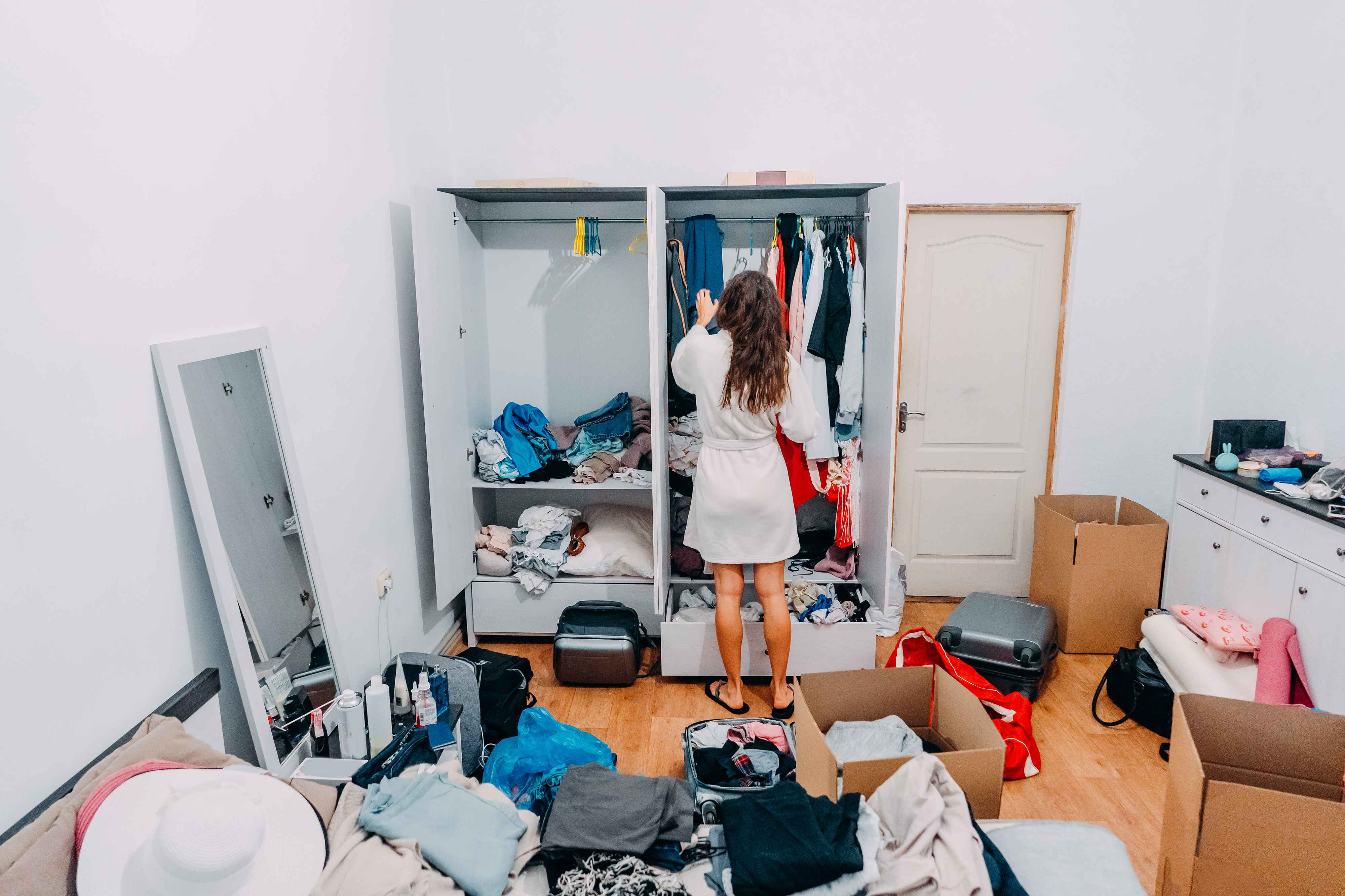 ‘Sick of it’: Man rants about his girlfriend's habit of cluttering their home with unnecessary items, seeks advice on Reddit