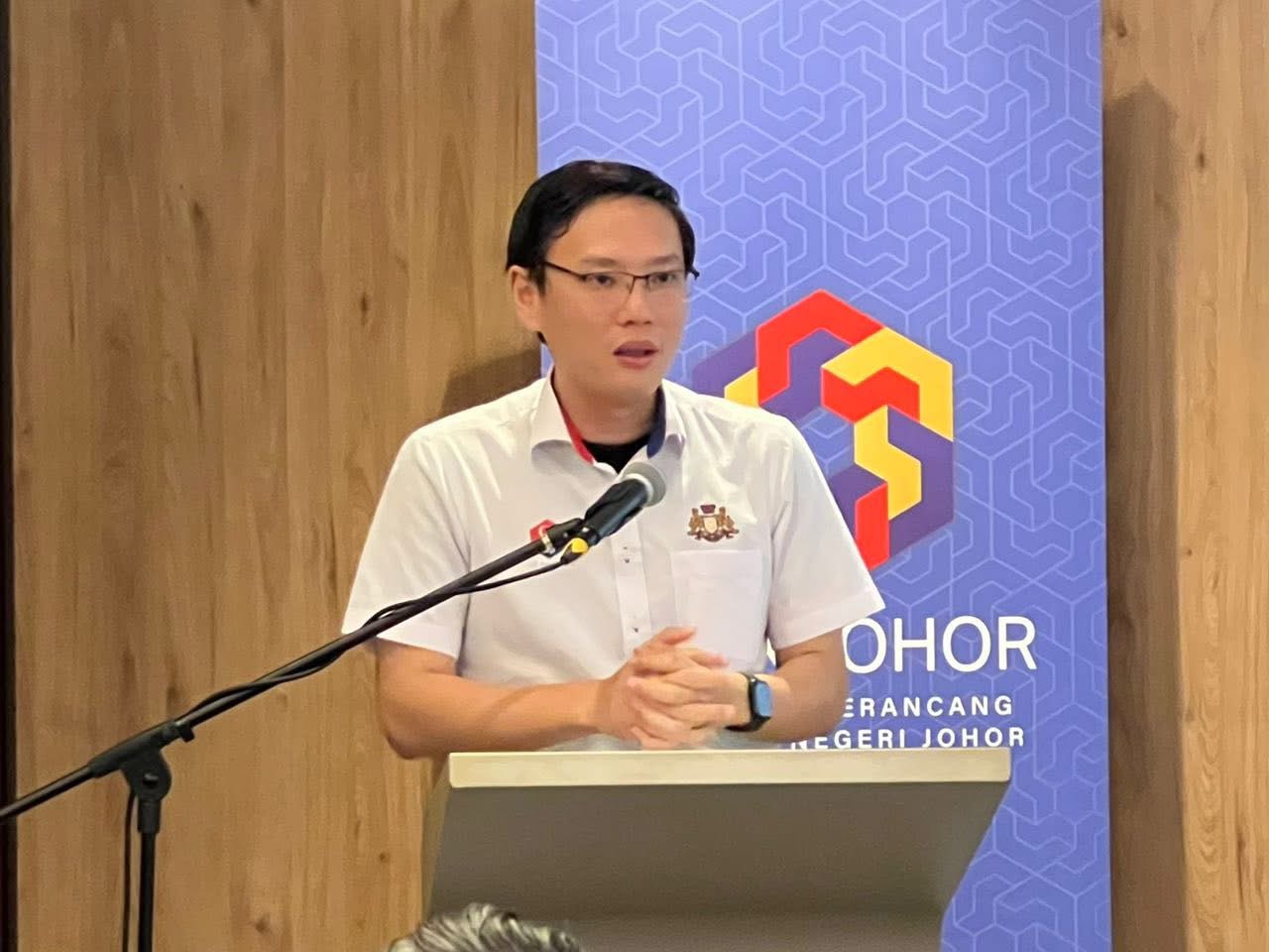Johor calls for tougher laws to stop foreign cars pumping subsidised fuel