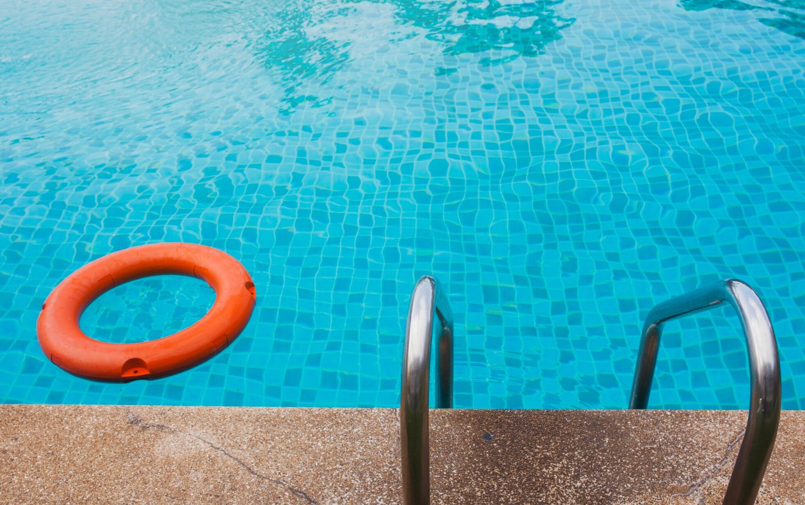 Tourist who rescued 4-year-old boy at hotel swimming pool is sought by grateful mum