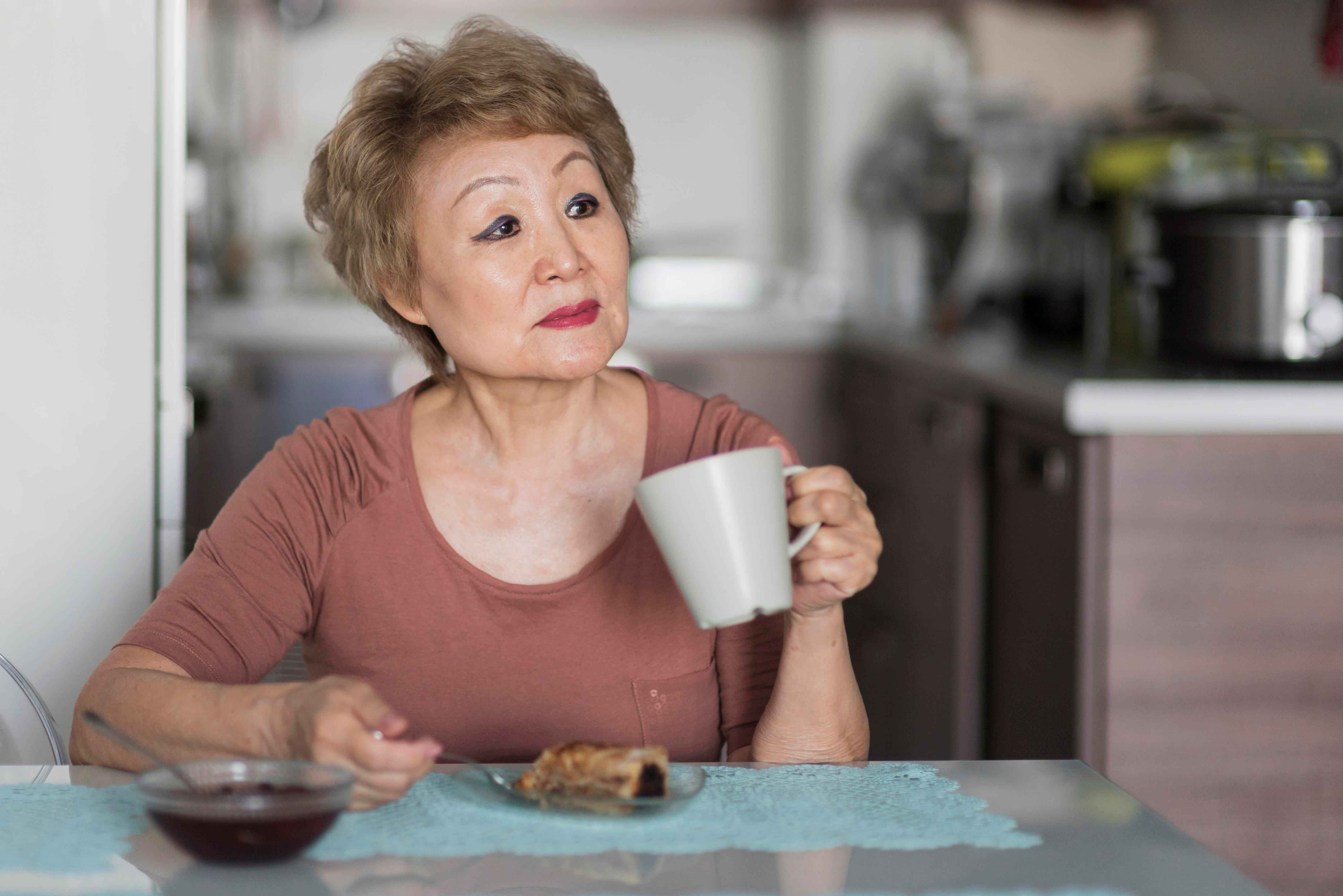Maid in SG seeks advice after elderly charge complains about every meal