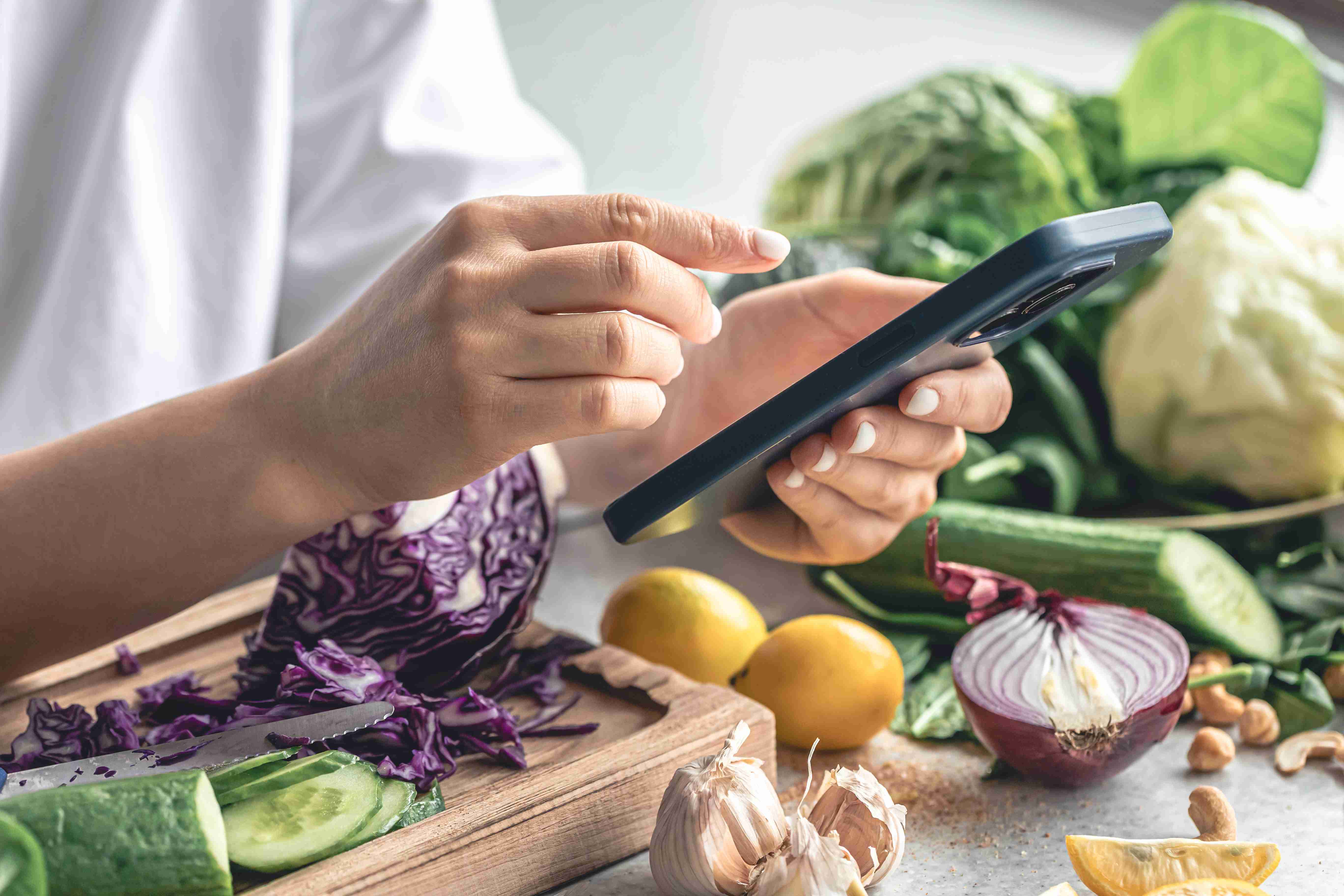 ‘She uses it while cooking’: Employer says her helper refuses to follow instructions regarding phone use