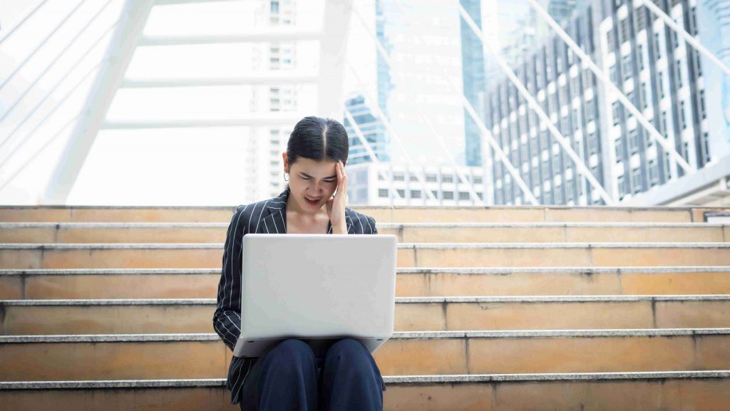 Fresh grad calls meritocracy a ‘lie’ after ending up jobless with S$40K debt while poly friends rake in six-figure savings