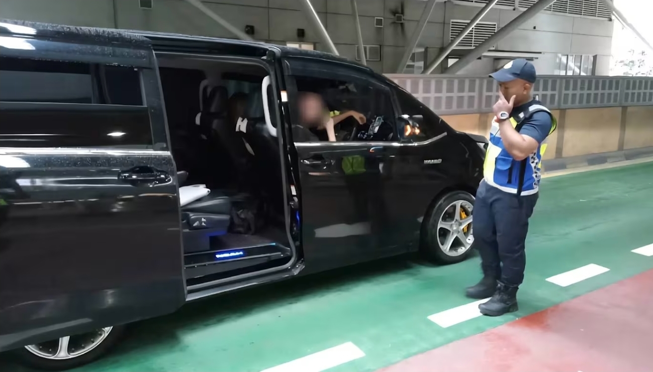 Singapore-registered vehicle detained at Johor Bahru checkpoint for suspected illegal cross-border service