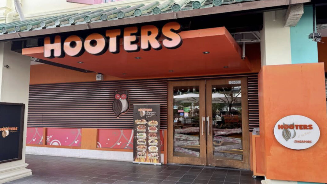 Hooters Clarke Quay, Singapore